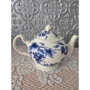 Grace's Teaware Blue & White Floral & Grapes Porcelain Teapot w/lid
